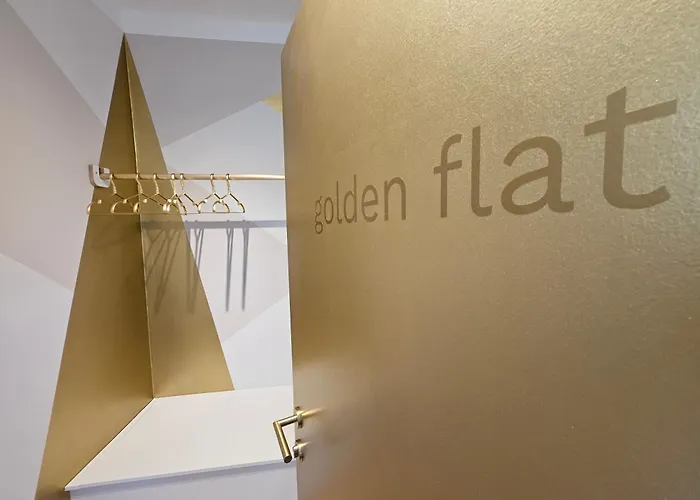Golden Flat By Grazrentals With Parkview - Brandnew & Free Parking