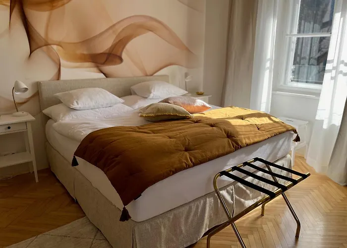 Golden Flat By Grazrentals With Parkview - Brandnew & Free Parking