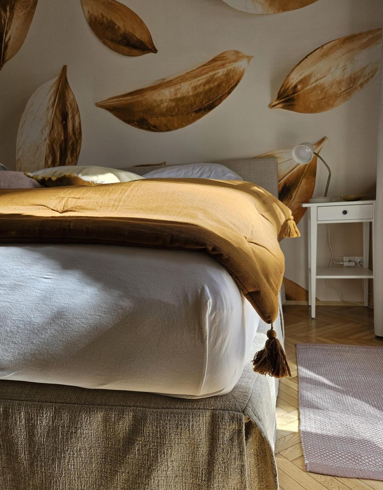 Golden Flat By Grazrentals With Parkview - Brandnew & Free Parking