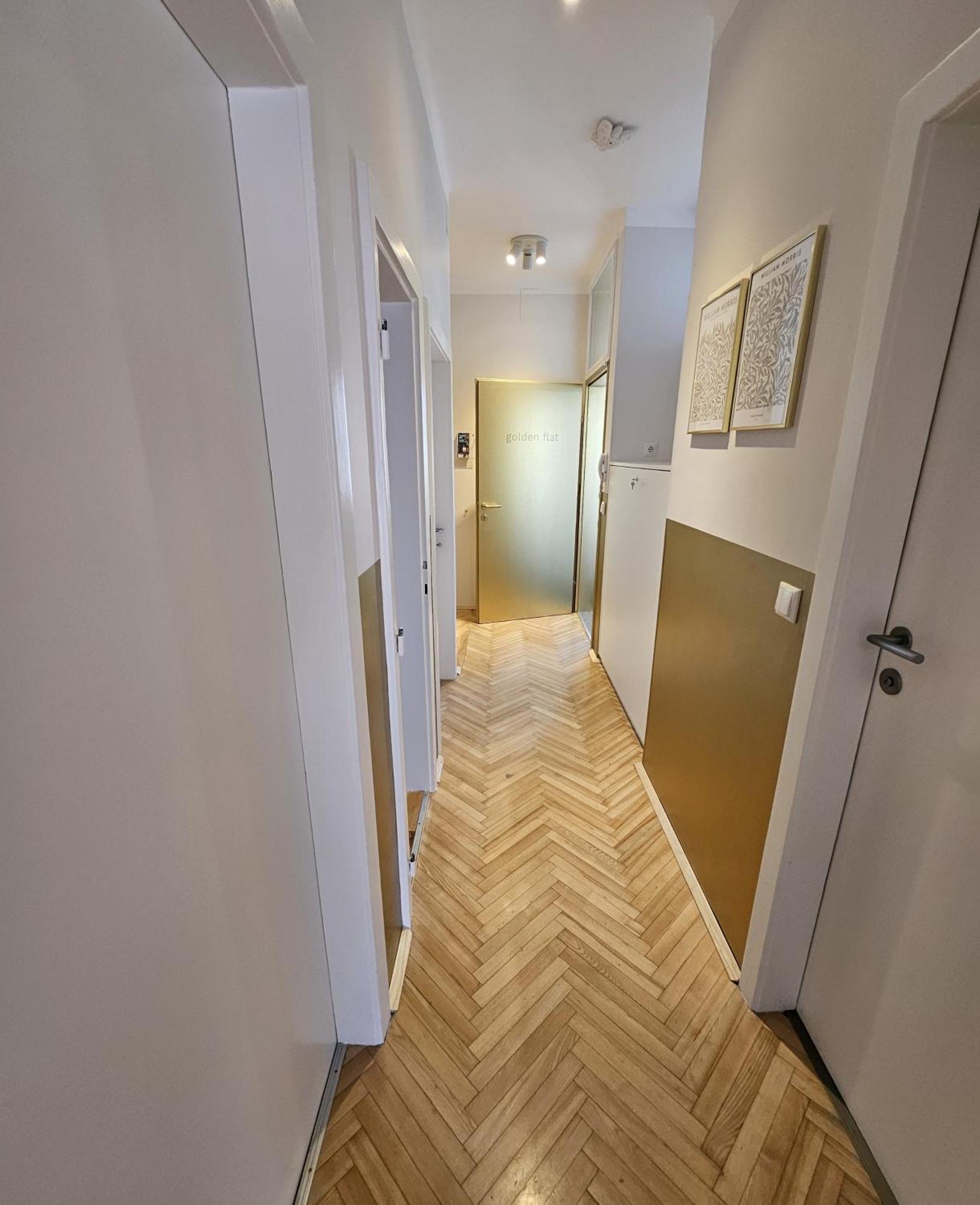 Golden Flat By Grazrentals With Parkview - Brandnew & Free Parking Apartment